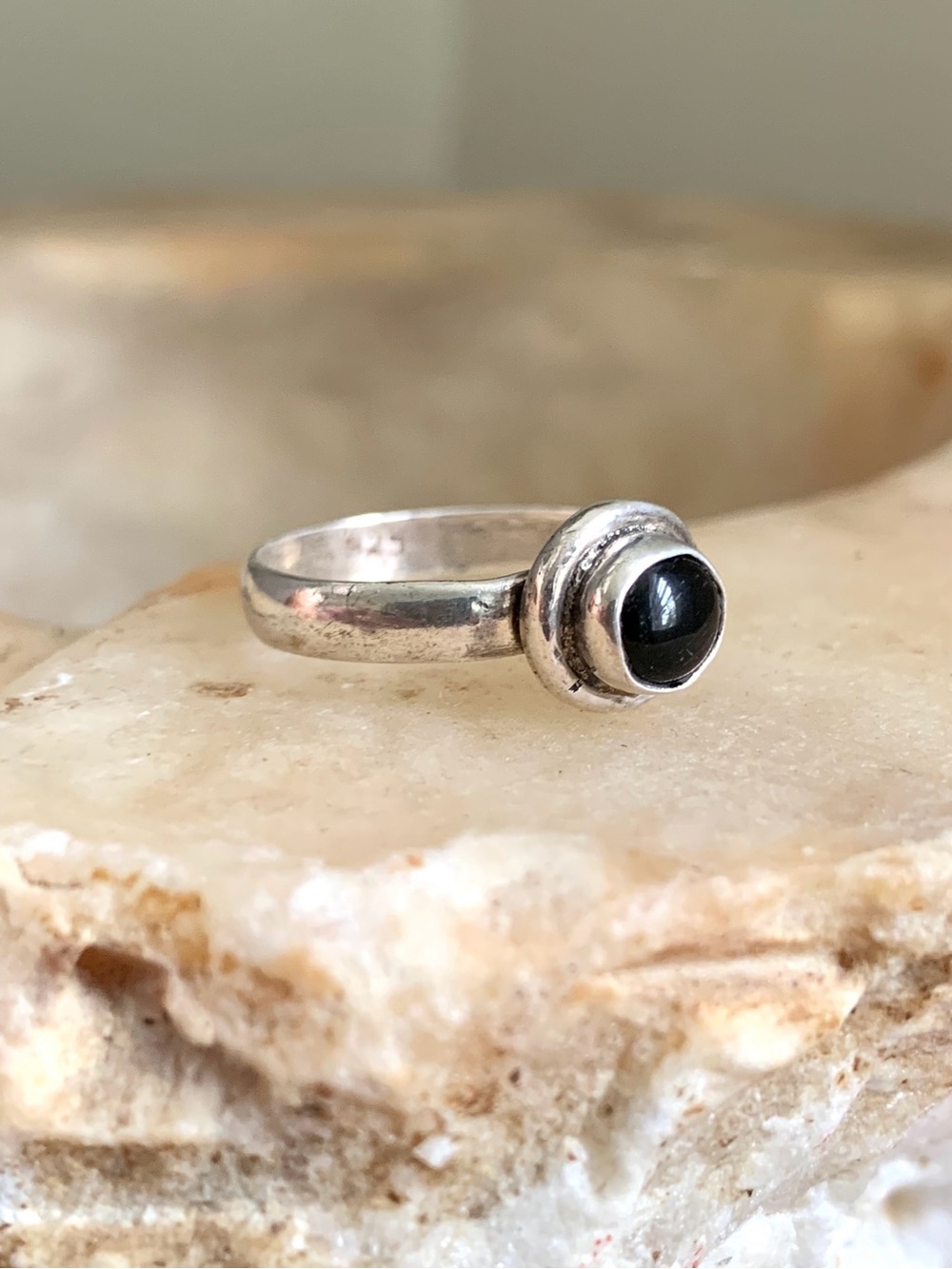 Black round stone 925 sterling silver ring